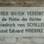 Gedenktafel am Eingang des Friedhofes